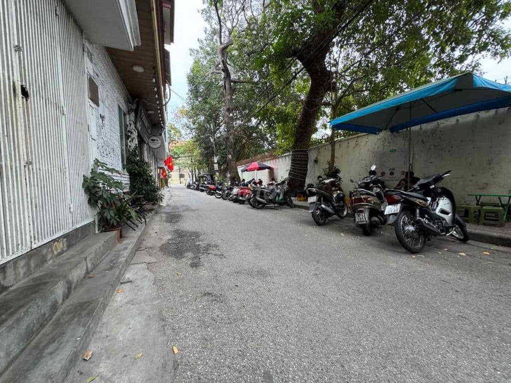 NHÀ ĐẸP PHÂN LÔ ÔTÔ DỪNG CỬA GIÁ BÁN NẰM MO - BAO QH PHỐ LÊ THANH NGHỊ