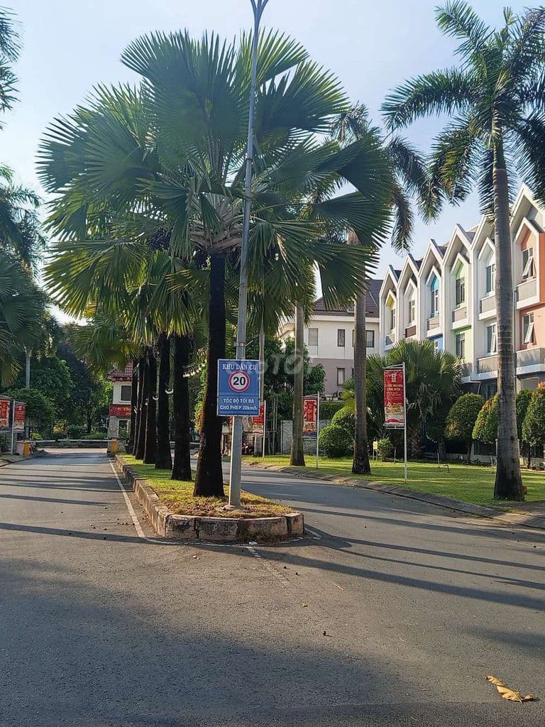 Nhà QL13 Hiệp Bình Phước, Sát JAMONA - Xe Hơi Vào Đậu TRong Nhà -