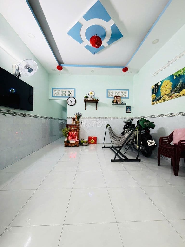 Chỉ 2,4 Tỷ, Nhà SHR, 50M2, Gần Chợ Xuân Thới Thượng, Không Quy Hoạch.