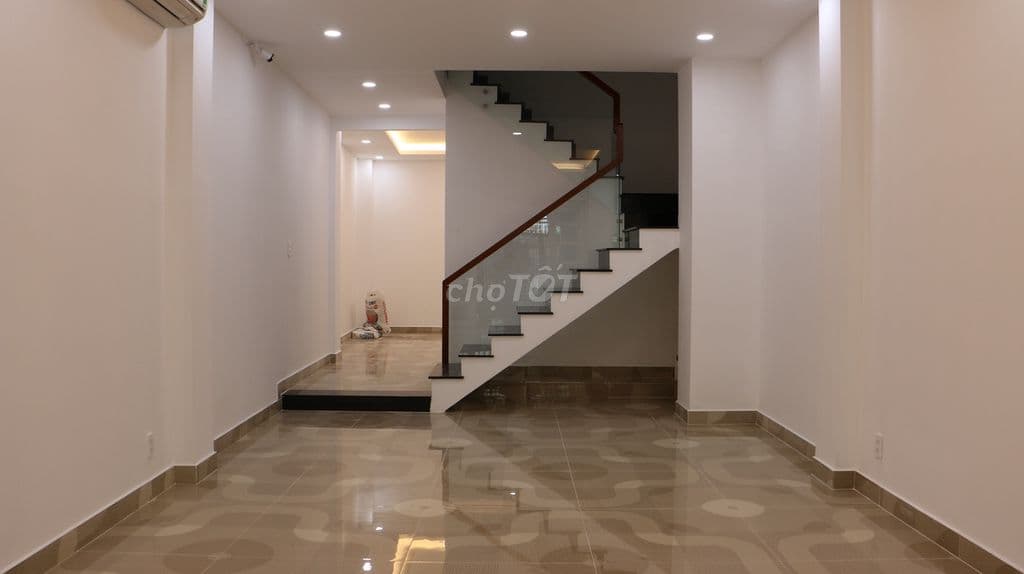 Bán hoặc cho thuê nhà mới xây gồm: trệt, 2 lầu, sân thượng - Ảnh 3