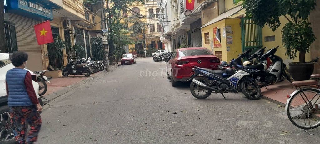 Nhà Trần Quốc Hoàn, Cầu Giấy, Kinh doanh, Ô tô, Thang máy