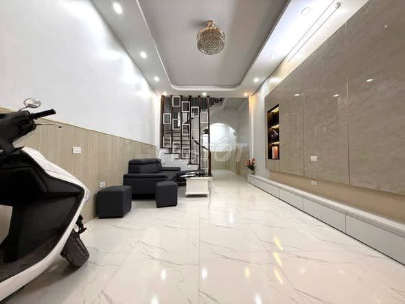 bán nhà 42m2 Xuân Thủy lô góc ô tô vào nhà - Ảnh 2