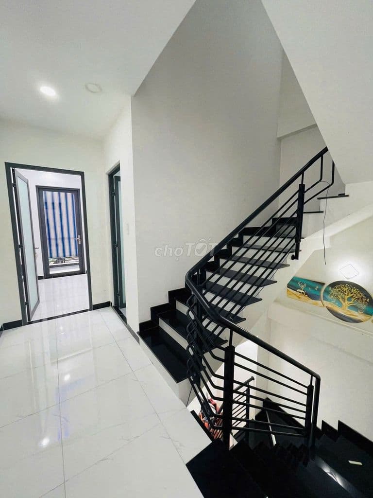 Hiếm ai bán 4 tỷ 250 cho căn nhà 3 tầng, hẻm ô tô tránh nhau 4 PN 3 WC - Ảnh 3