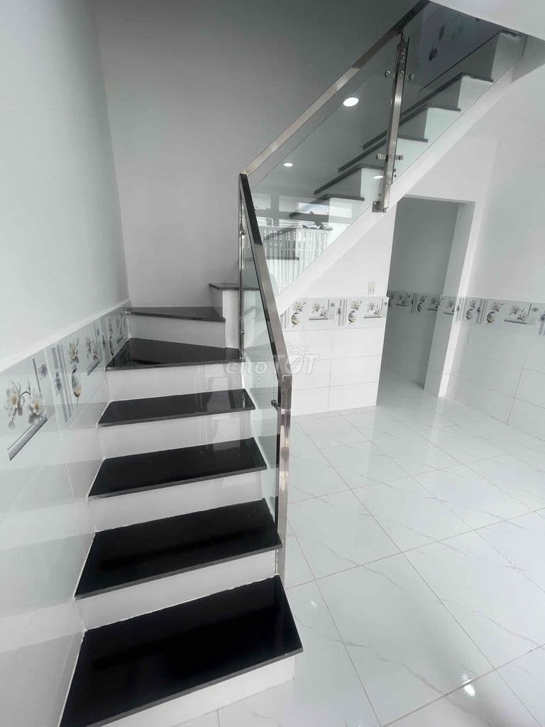 Tôi là chính chủ bán nhà mới 4 x11 có 1 lầu đúc suốt gần ngã 3 Chùa - Ảnh 2