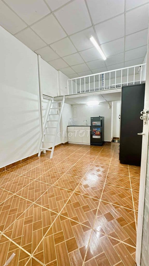 Phòng mới xây coa gác ban công trung tâm quận 10