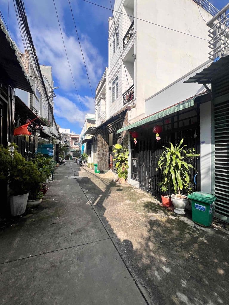 Nhà Hẻm 5m Thông-Tô Ký q12-40m2-2 Tầng-Nhỉnh 3 Ty TL