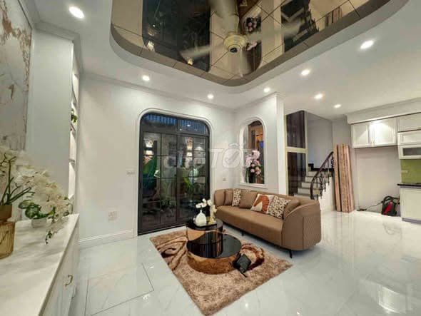 bán nhà đẹp Lạc Long Quân 6 tầng thang máy