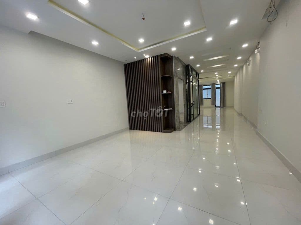 Nhà thiết kế chuẩn văn phòng 20-25 nhân sự không gian làm việc riêng