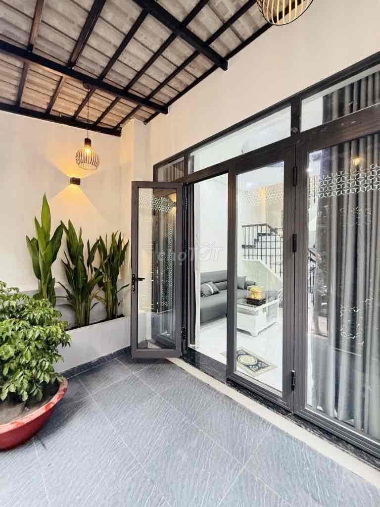 NHÀ TÂY THANH MỚI FULL NỘI THẤT 2 TANG BTCT KHU DAN CU DONG DUC