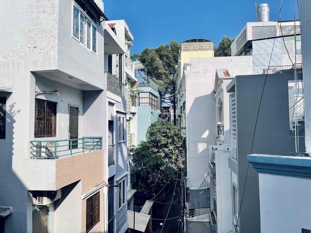 NHÀ ĐẸP Q10- HẺM RỘNG GẦN MẶT TIỀN- 4 TẦNG - DÒNG TIỀN 10TR/THÁNG