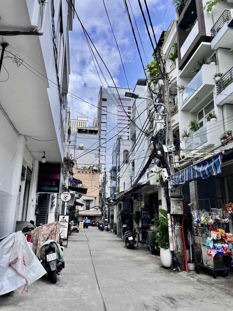 Bán nhà Nguyễn Thị Minh Khai q1 38m2 6 tầng 7 pn