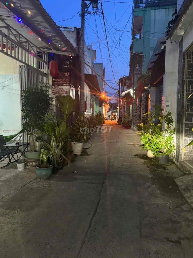 nhà cấp 4 đường đông hưng thuận 11 phường đông hưng thuận Q12 dt: 93m2