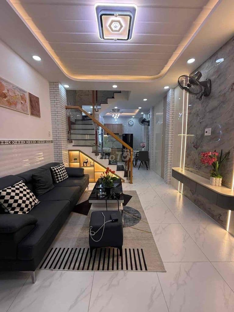 Ngay Chợ Tân Trụ, HXH, 4 x 10 , 2 Tầng, Nội Thất Đẹp, 5.1 Tỷ