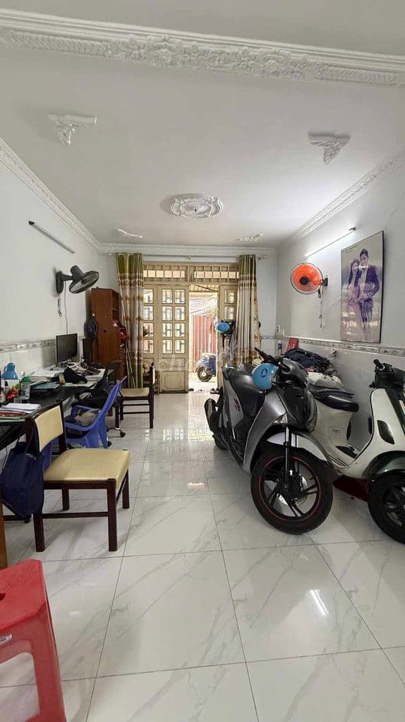 Bán Gấp Nhà 3 Phòng Ngủ - Nhà 2 Mặt Hẻm - Ngang Đến 4M - Hẻm Xe Hơi