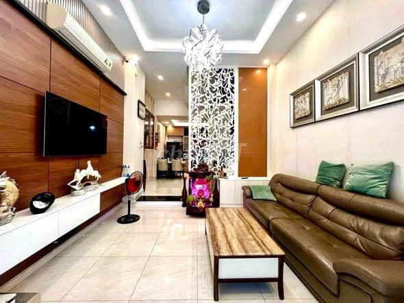 Nhà ngõ Văn Tiến Dũng, ngõ thông, ô tô đỗ sát