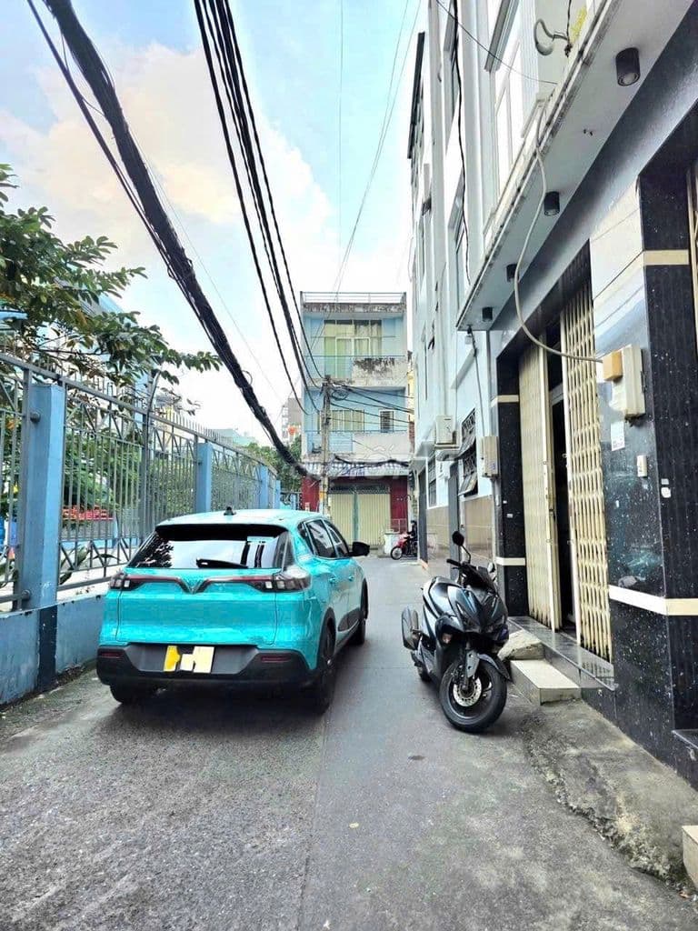 HXH thông CMT8, p13, Quận 10, 4 tầng, 40m2, giá 8 tỷ TL