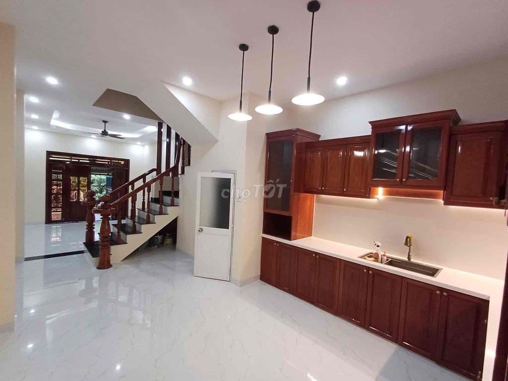 ĐÓN SÓNG QL 6 , ĐƯỜNG CAO TỐC TRÊN CAO Biên giang hà đông , nhà 5 tần