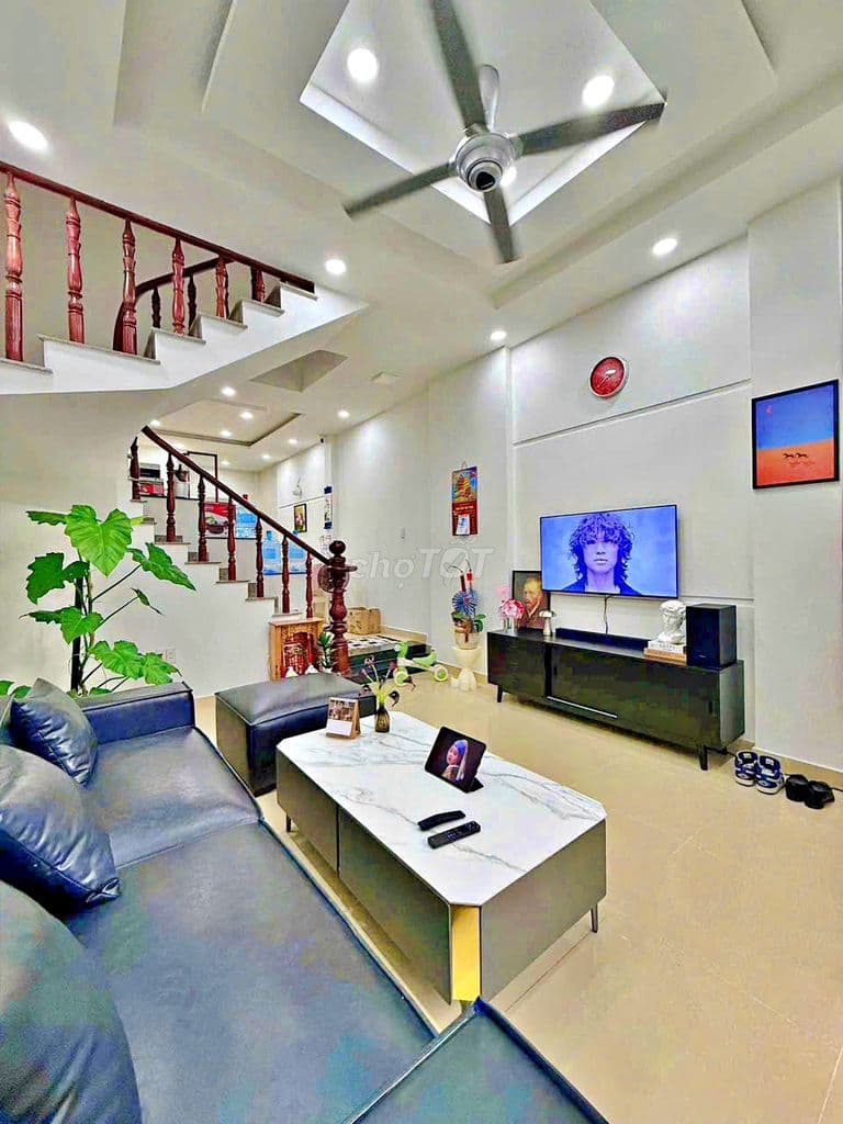 NHÀ ĐẸP 3 TẦNG - ĐỒNG BỘ - AN NINH - HẺM Ô TÔ - SÁT QL 13 GẦN VẠN PHÚC - Ảnh 2