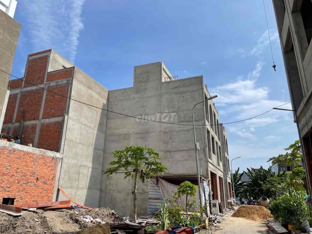 Nhà mới xây 1 trêt, 2 Lầu Sân Thượng - ngay AEON Mall Tân Phú