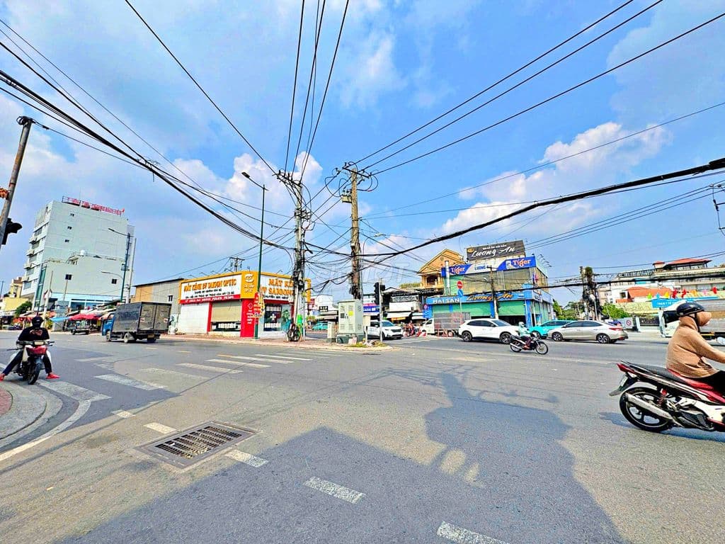 CÒN 1 LÔ QL 13 CŨ - ĐƯỜNG Ô TÔ - DT70M2 (4X17.5) - ĐẦY ĐỦ TIỆN ÍCH - Ảnh 2