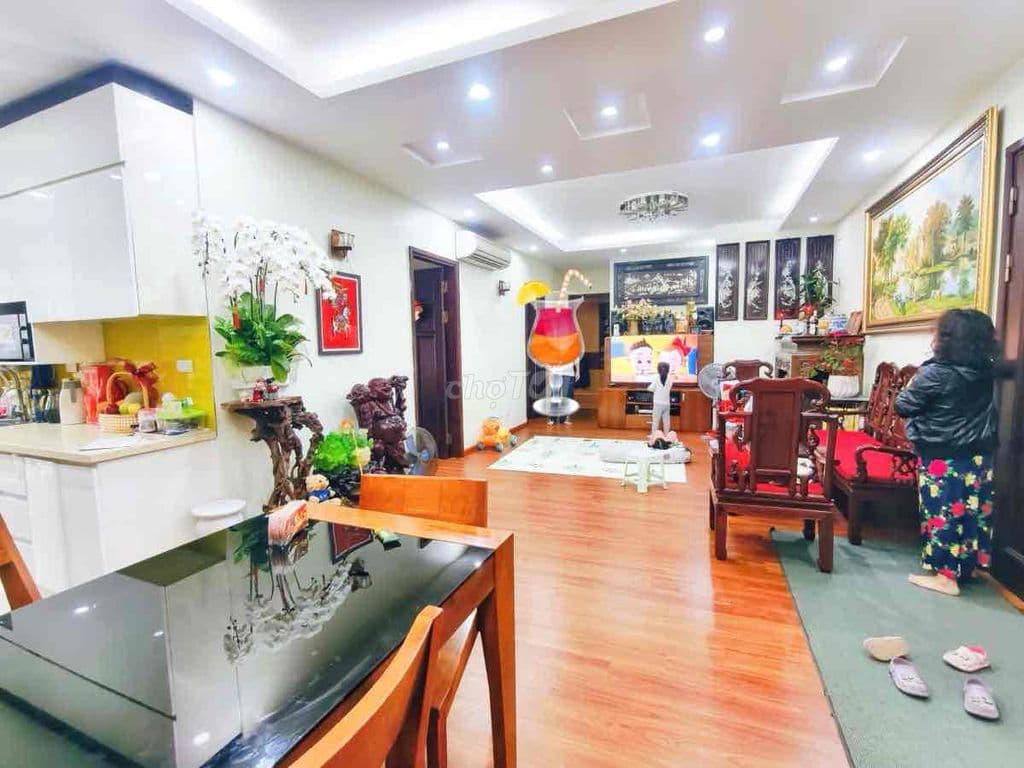 Tập thể 120m2 sổ đỏ tầng 2 phố Tôn thất Tùng nhà đẹp 3 ngủ ô tô đỗ cưa - Ảnh 2