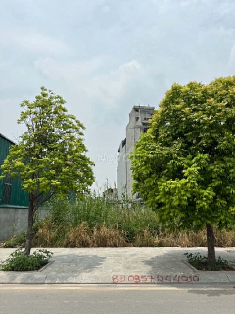 Chính chủ bán đất Cự Khối 120m², mặt tiền 9m, đối diện công viên hồ