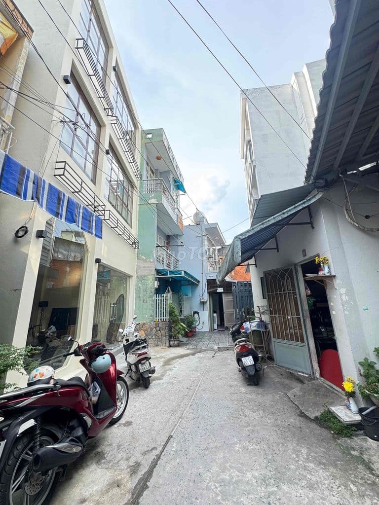 NHÀ 3 TẦNG FULL NỘI THẤT Ở NGAY ĐƯỜNG PHÚ THỌ HOÀ CHỈ 4.99TỶ - Ảnh 2