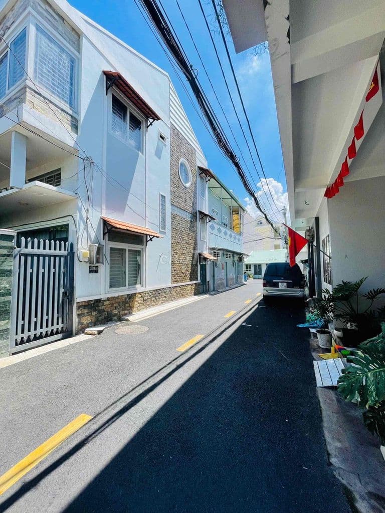 BÁN ĐẤT TẶNG NHÀ, HXH SẠCH ĐẸP, NGANG GẦN 6x15 DIỆN TÍCH 76M2 GIÁ 5,95 - Ảnh 3