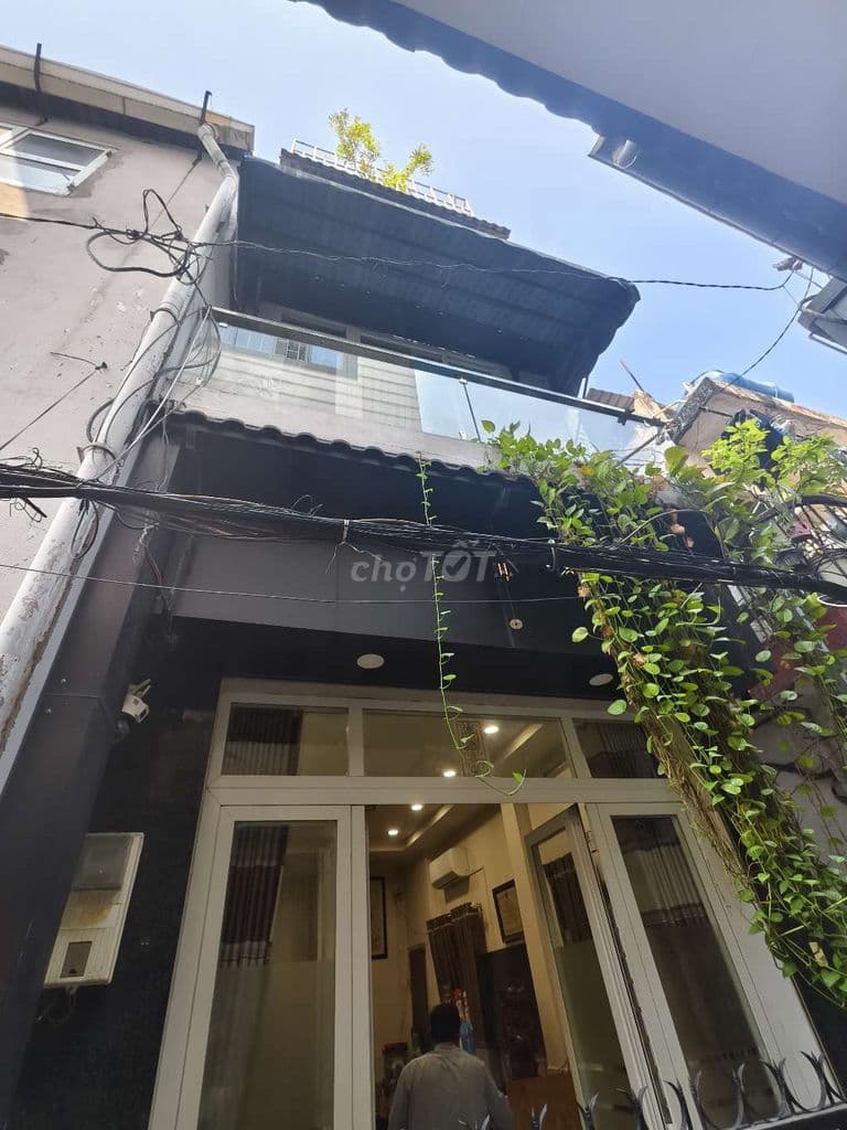 9x7m 4 tầng, 393 Lê Hồng Phong Q10