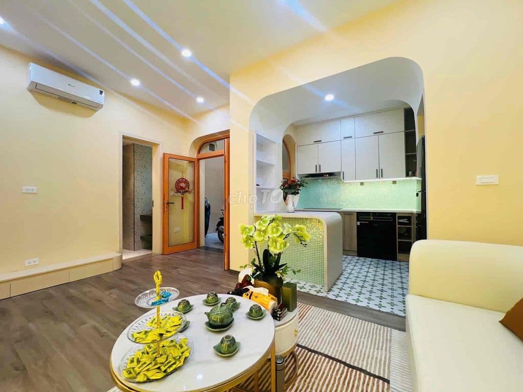 phố Phan Phù Tiên_ vài bước ra mặt phố Cát Linh, gần ô tô tránh_ DT:50