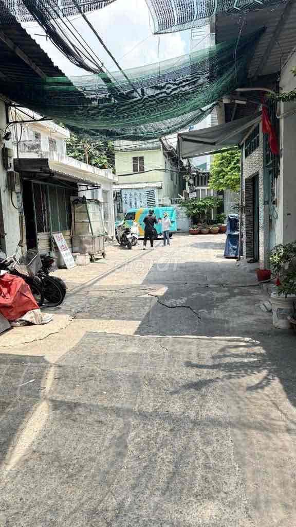 Hơn 4 Tỷ - 42m2 - Hẻm xe tải 6m - Ngay Học viện Cán Bộ