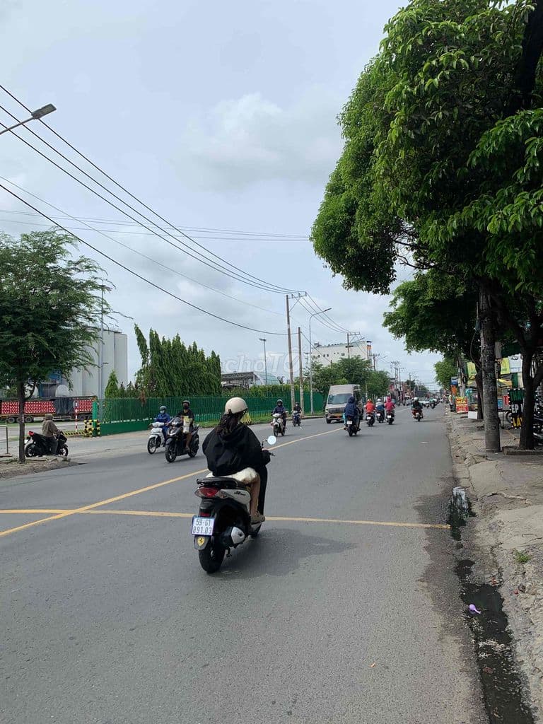 Mua gần 80 tỷ, nay bán 58 tỷ, 8050m2 mặt tiền Lê Văn Khương, Quận 12