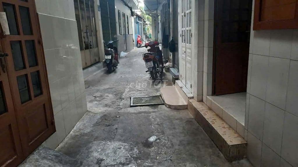 CĂN GÓC - NHÀ XÂY 3 TẦNG BÊ TÔNG CỐT THÉP - KHÔNG QUY HOẠCH. - Ảnh 2