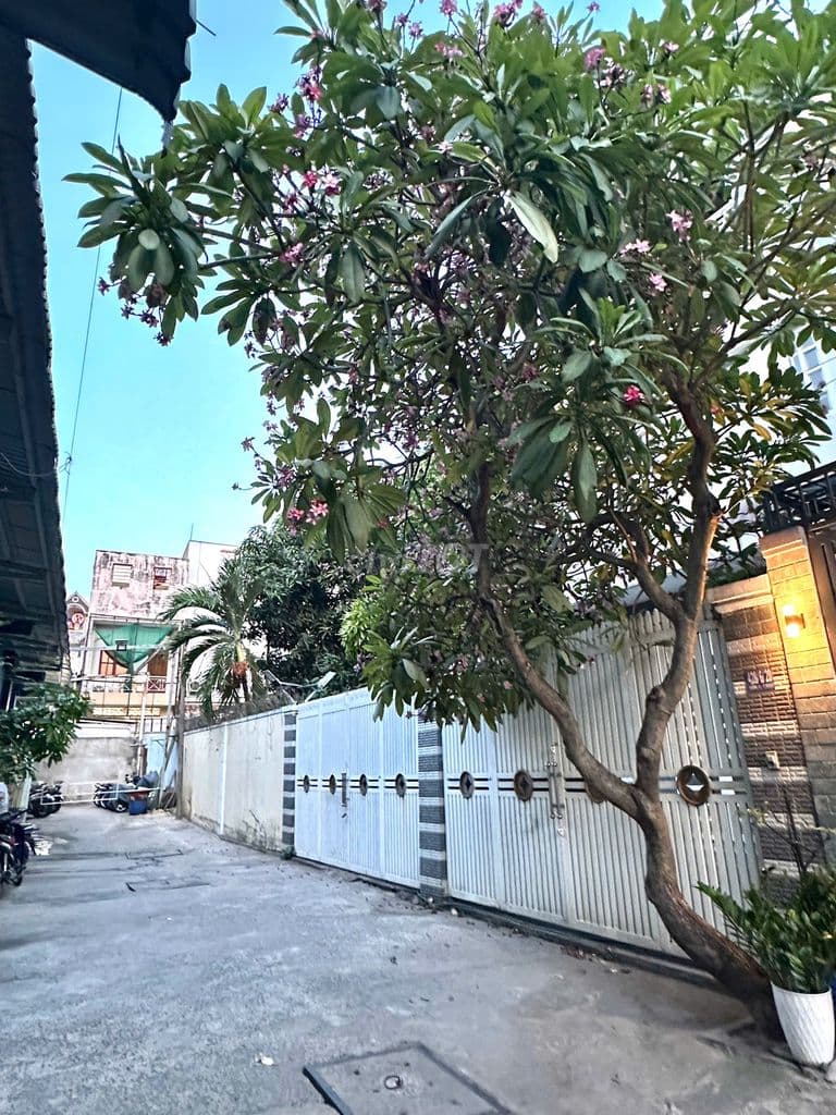 NHÀ LỚN 280m2 NGANG 27M HẺM 7M HOÀNG NGÂN Q.8