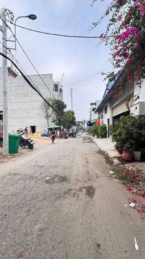 Đât tô ký dt 9x20 hẻm 8m 1 trục tô ký cách Q12 1.5km giá 8.6 tỷ - Ảnh 2