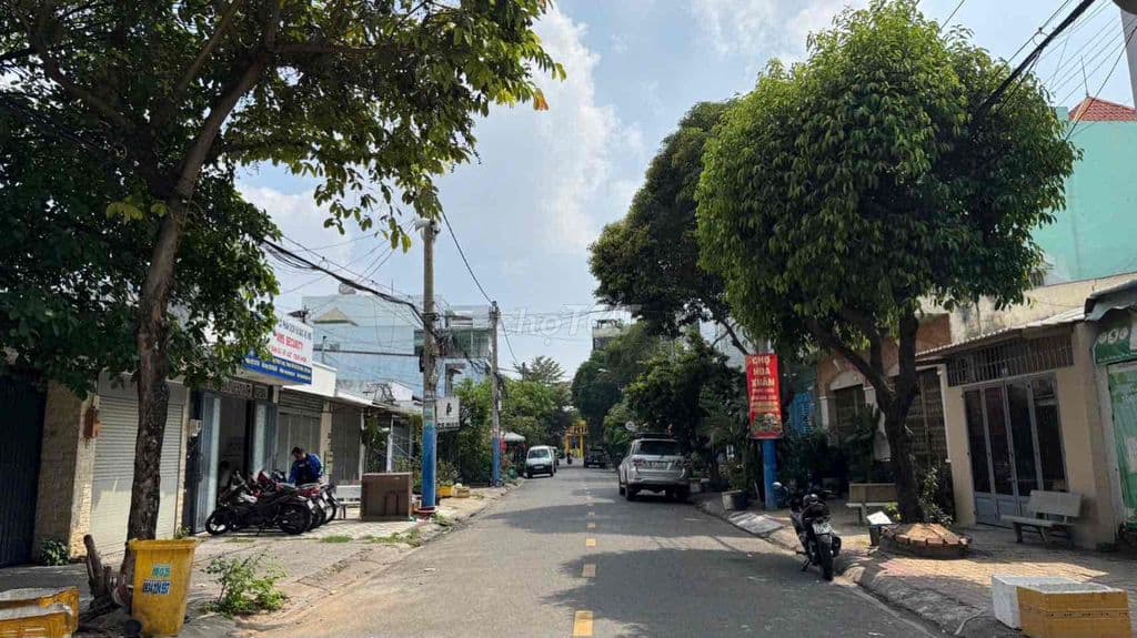 Bán nhà C4 MT đường số 3 Phước Bình ngay gần Đỗ Xuân Hợp chỉ 10,7tỷ TL