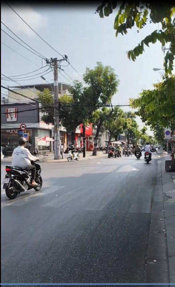 Bán nhà mặt tiền Kinh Doanh đường Tỉnh lộ 10 4x30 gần Tên Lửa