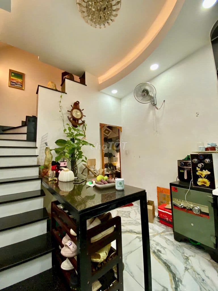 Mặt tiền kinh doanh Cầm Bá Thước 4 tầng 5 phòng, sổ gửi bank, gấp bán - Ảnh 2