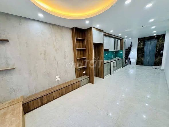 Nhà độc lập mới Ngọc Thụy, 40m2, 6 tầng, thang máy, gần chợ, ô tô trán