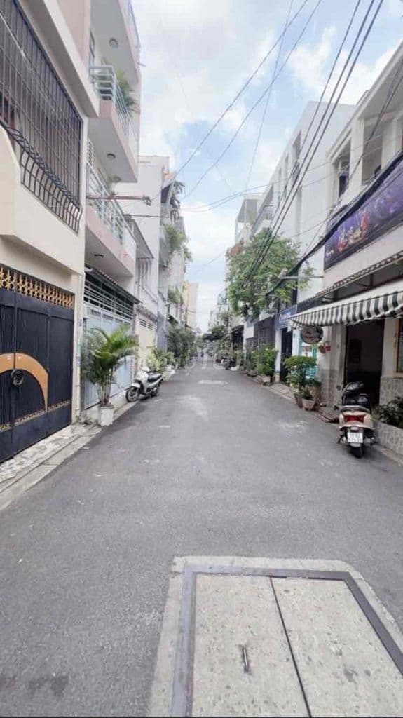 HUỲNH VĂN BÁNH - 3LẦU - 6PN - 3 WC - DT 75M2 NGANG 4.6M - 16.8TỶ