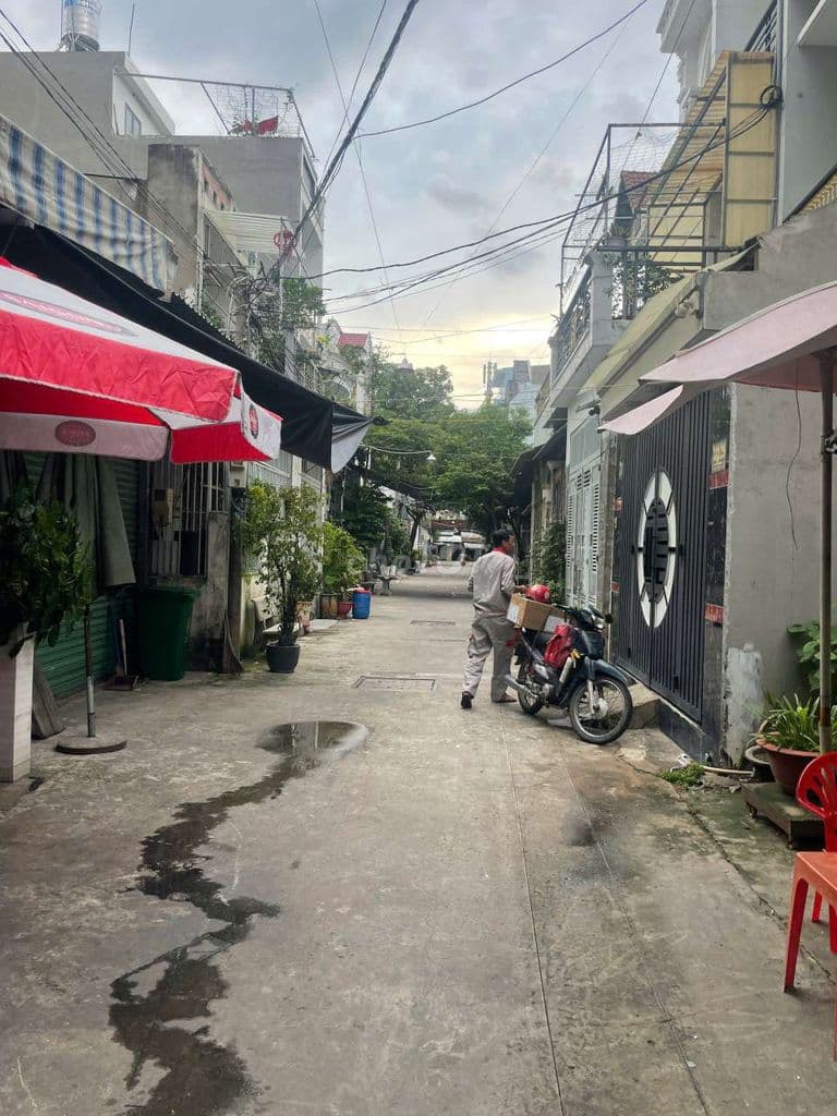 Nhà SHR 4m x 19m. 1/ Ngắn Hẻm 5,5m Nguyễn Thị Đặng. Vị trí đẹp
