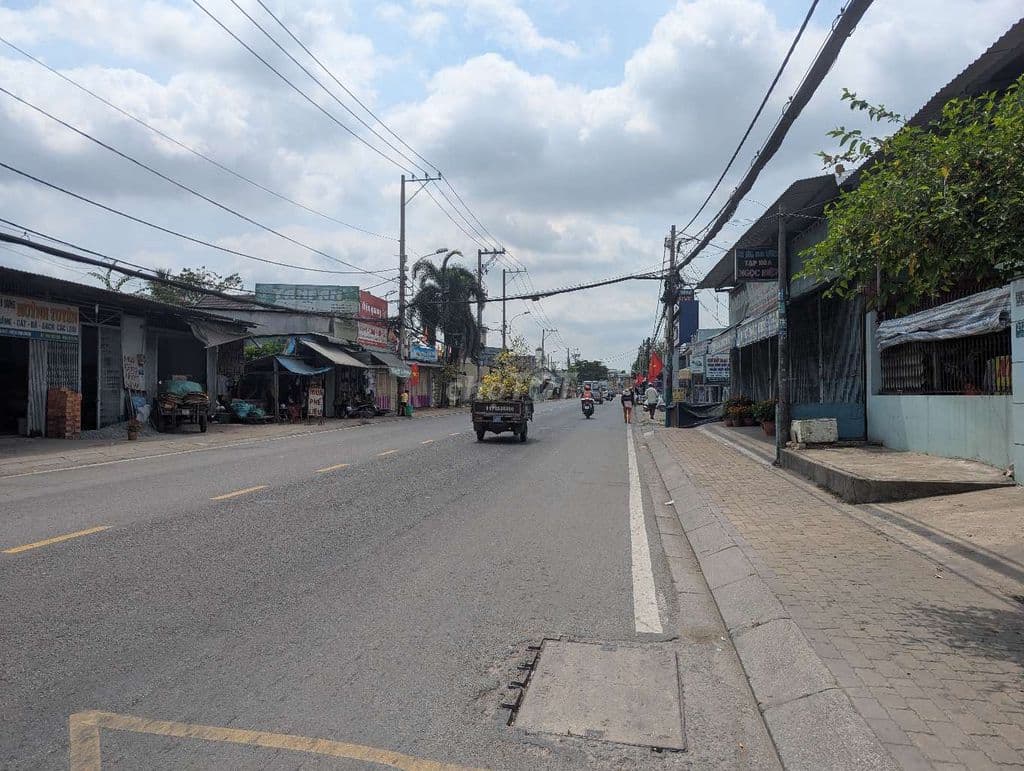 nhà 1 trệt 1 lầu mặt tiền Quốc Lộ 50, DT đất 226m2, 14 tỷ