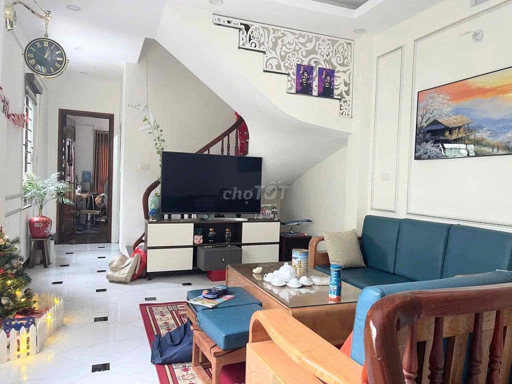 Cho thuê nhà nguyên căn giá rẻ vừa ở vừa kinh doanh tại phố Trạm - Ảnh 3