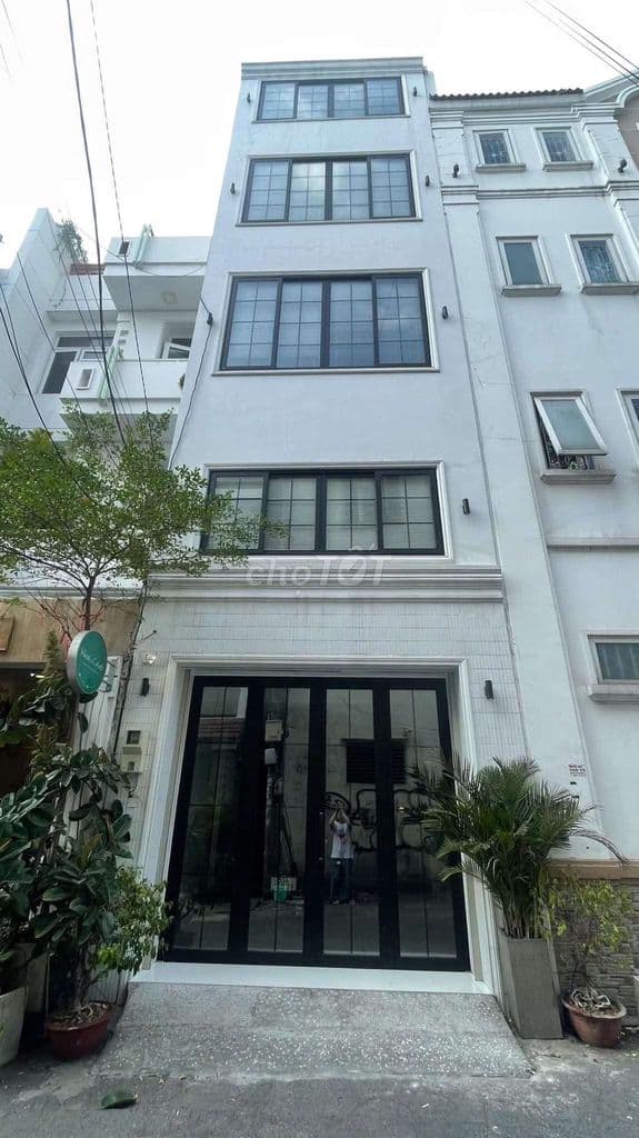 Định cư bán gấp MT P Tân Định Q1 nhà xây 4 lầu Giá 17 tỷ TL