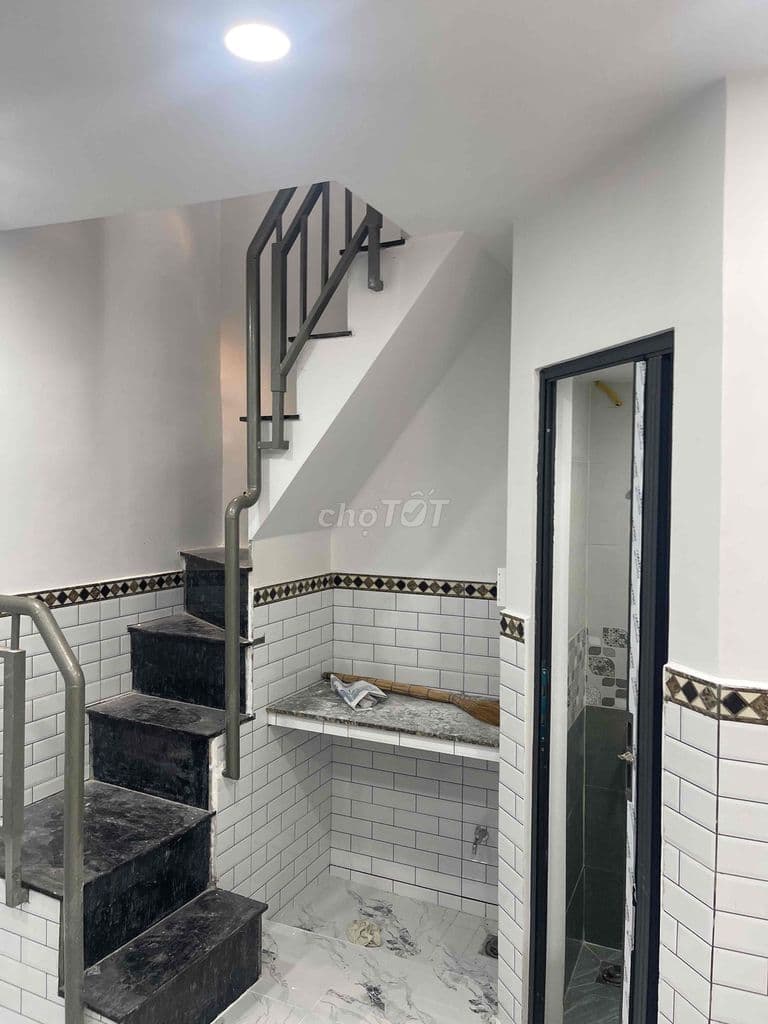 nhà đẹp cần bán đường tôn Đản F8Q4