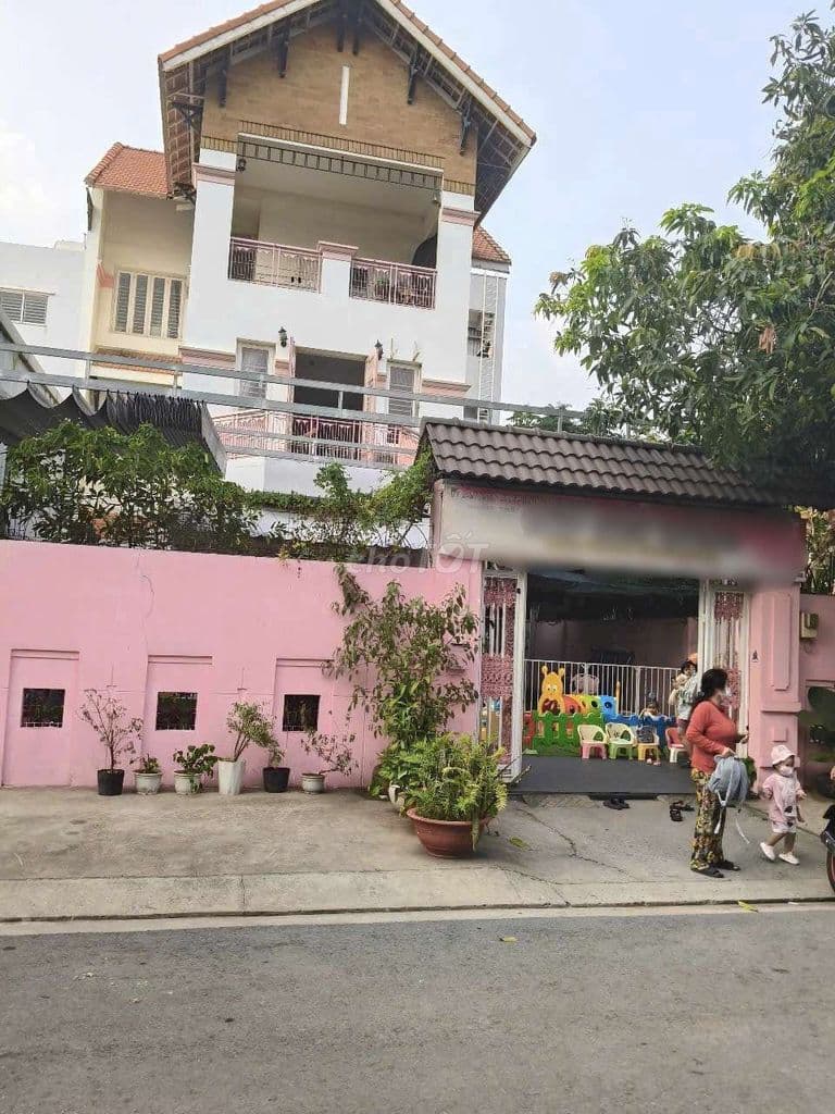 CẦN BÁN GẤP BIỆT THỰ SÂN VƯỜN