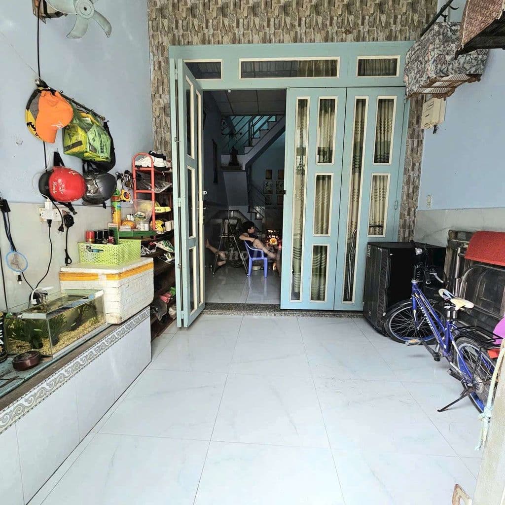 Cần tiền bán căn nhà sỏi hồng riêng 3,5 x 15M.1 tầng đúc 3 phòng ngủ