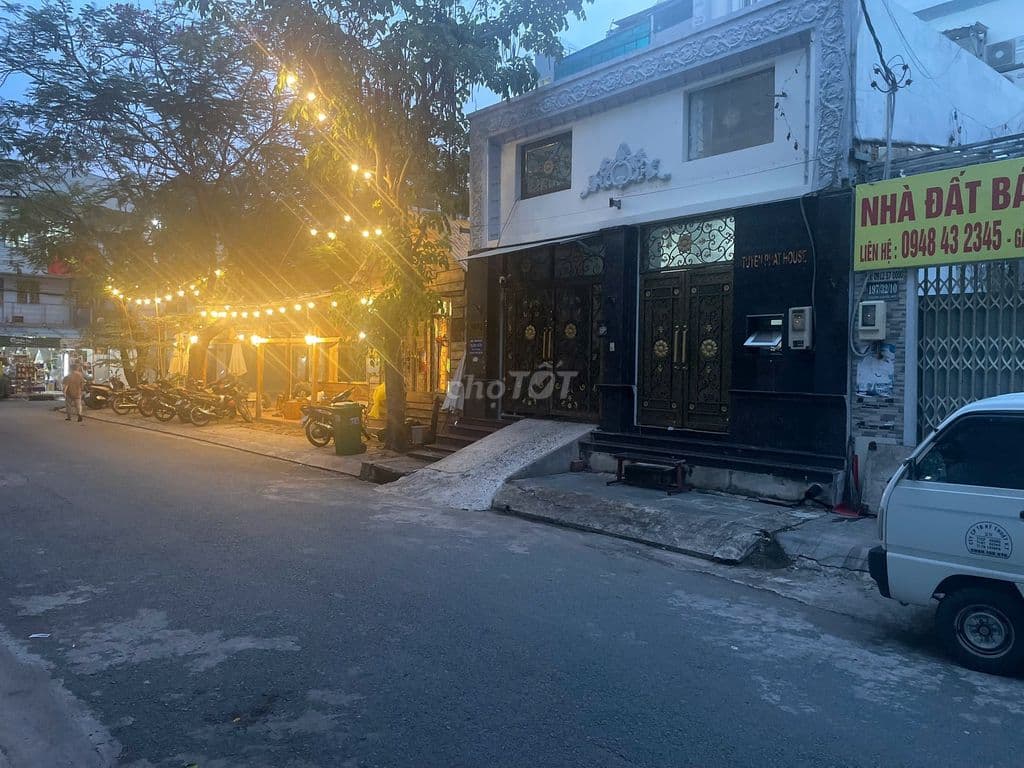 Bán đất tặng nhà Làng Đại Học Khu B , Phước Kiển, 7x30 .Giá : 17,8 Tỷ