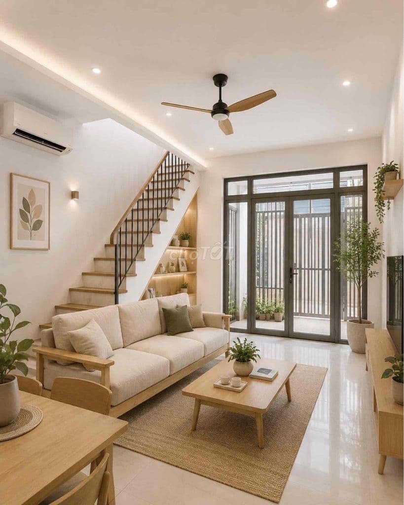 🏡 DT 25 m² , 3 tầng -3PN -SÁT QUẬN 1 - Giá : 2,79 TỶ.