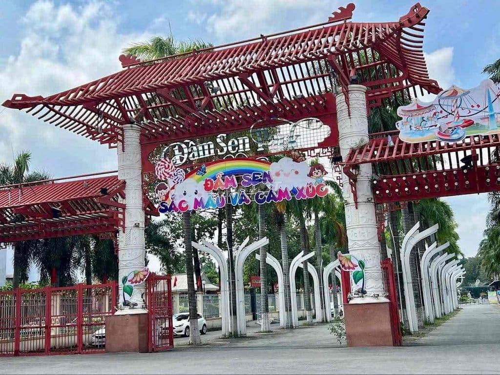 Bán Nhà 3,7x19,3m Mặt Tiền Hoà Bình-Đoạn Đối Diện Đầm Sen-KD Sầm Uất - Ảnh 2